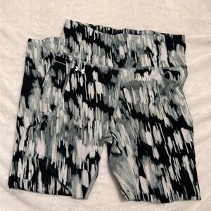 Under Armour Printed Crop Leggings – Women’s Medium (Fitted) w/ Pocket